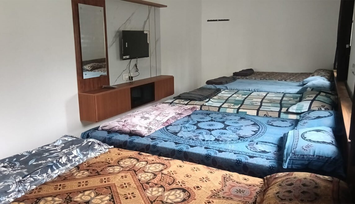 riverview-farmstay-resort-hotel-lodge-pollachi-anaimalai-family-room-11